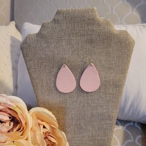 💗Pink pebbled foam earrings light weight